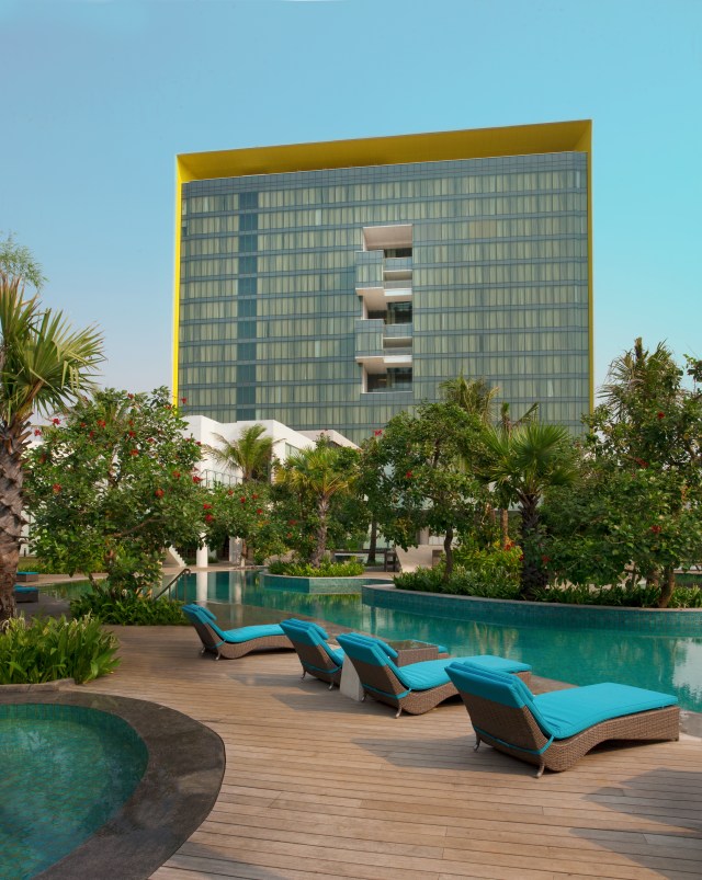 JKTDI_Pool_Side_Building_Background.JPG